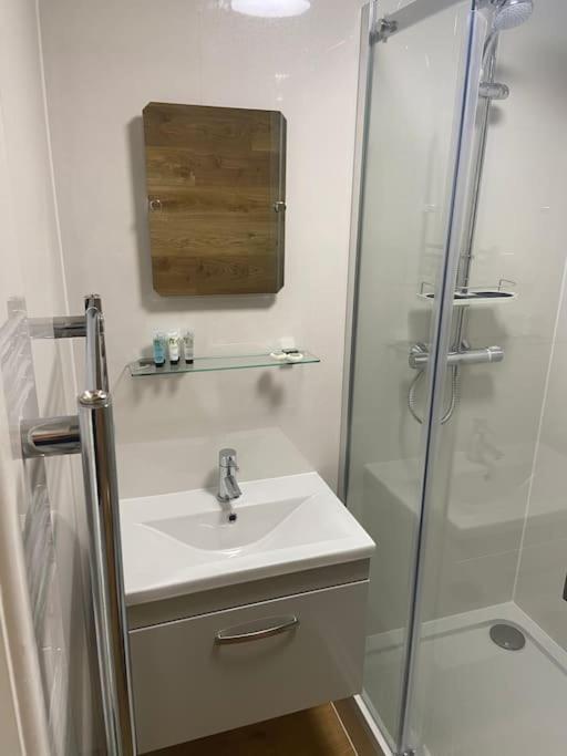 One Bedroom Ground Floor Flat Central Chichester Exterior photo